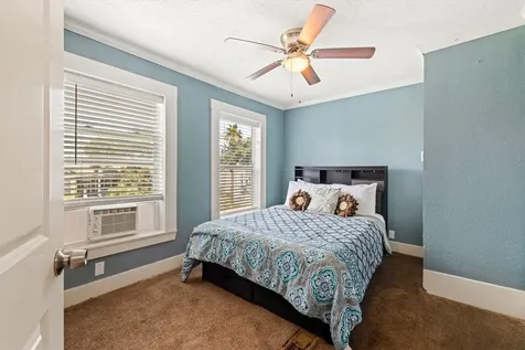 2813 Bernardo De Galvez Galveston TX 77550