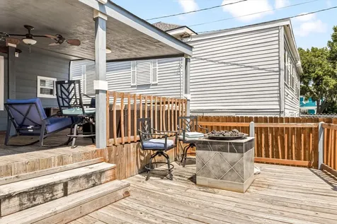 2813 Bernardo De Galvez Galveston TX 77550