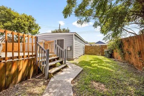 2813 Bernardo De Galvez Galveston TX 77550