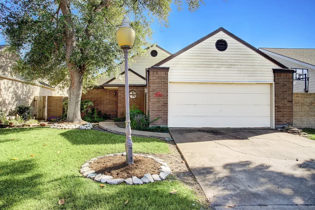 8239 Misty Ridge Lane Houston TX 77071