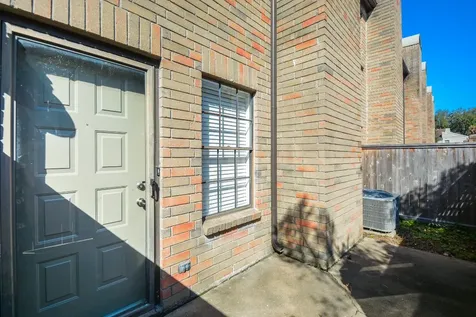 9850 Pagewood Lane 1806 Houston TX 77042
