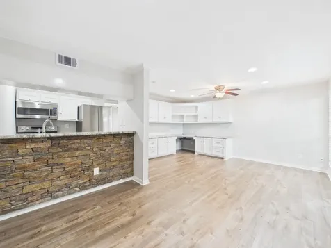 5333 Richmond Avenue 11 Houston TX 77056