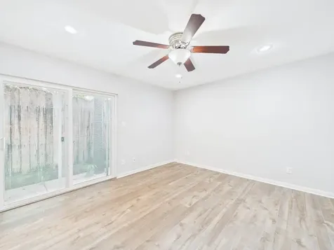 5333 Richmond Avenue 11 Houston TX 77056