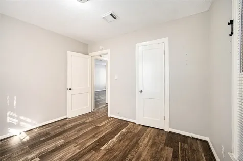 10406 Wiggins Street Houston TX 77029