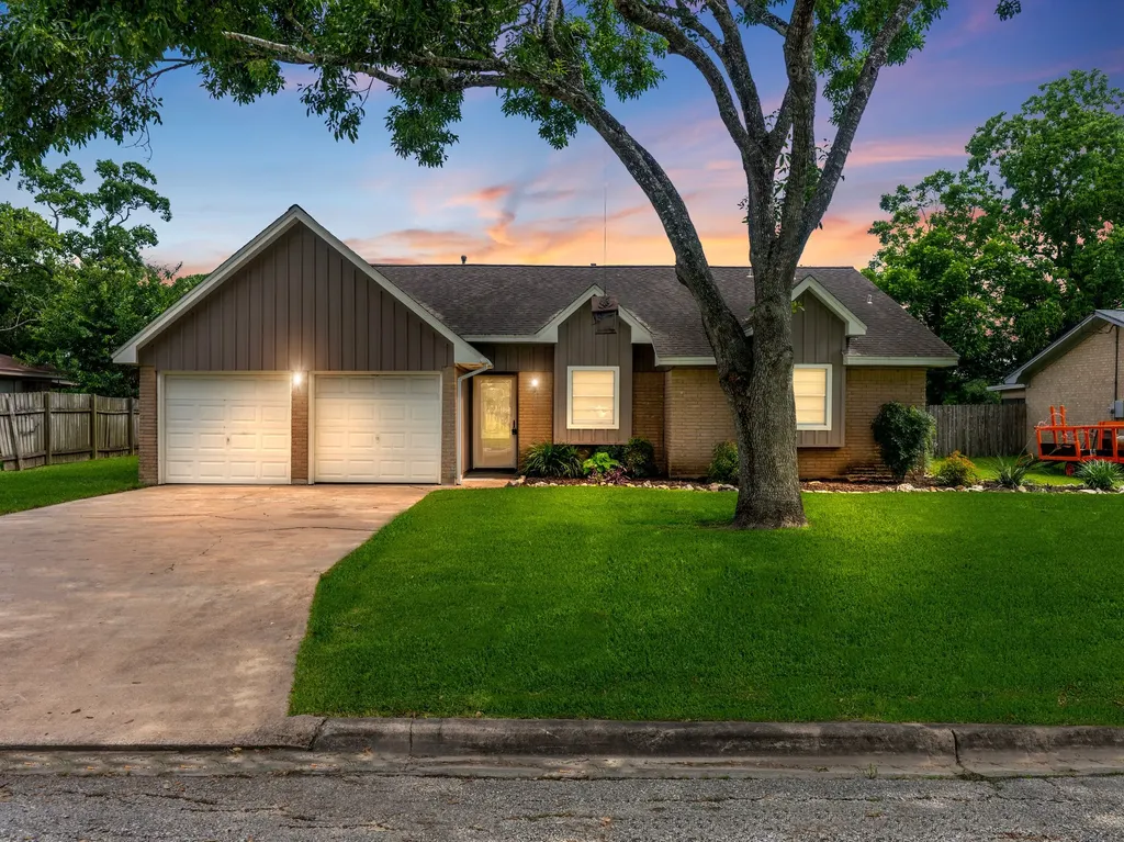 3925 Heatherglen Street Bay City TX 77414