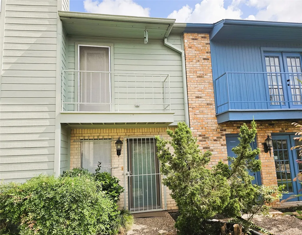 6111 Beverly Hill Street 38 Houston TX 77057