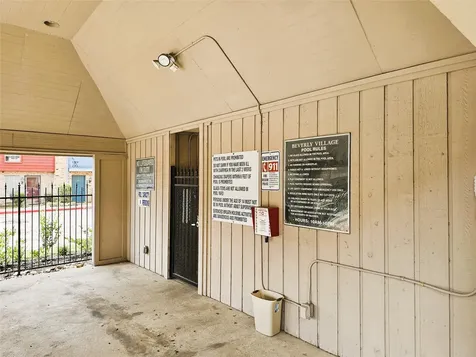 6111 Beverly Hill Street 38 Houston TX 77057