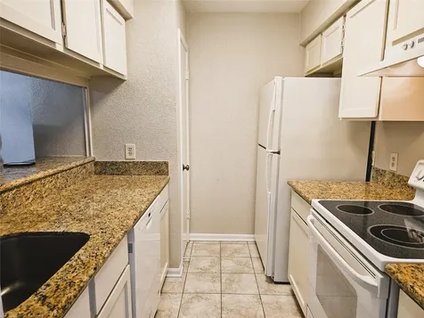 6111 Beverly Hill Street 38 Houston TX 77057