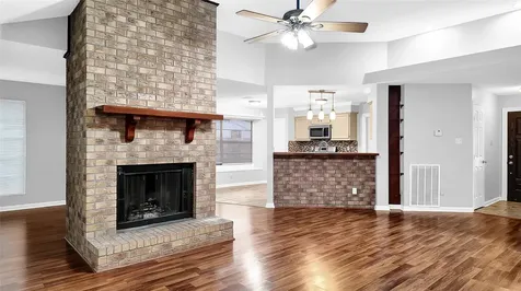 830 S 6th Street La Porte TX 77571