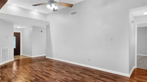 830 S 6th Street La Porte TX 77571