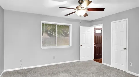 830 S 6th Street La Porte TX 77571