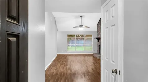 830 S 6th Street La Porte TX 77571