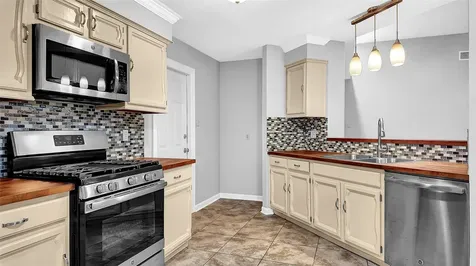 830 S 6th Street La Porte TX 77571