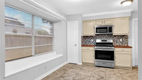 830 S 6th Street La Porte TX 77571