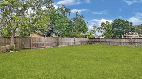 830 S 6th Street La Porte TX 77571