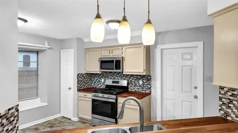 830 S 6th Street La Porte TX 77571