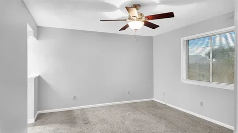 830 S 6th Street La Porte TX 77571