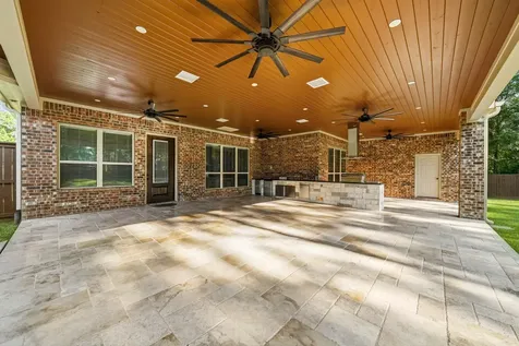 17552 Country Meadow Magnolia TX 77355