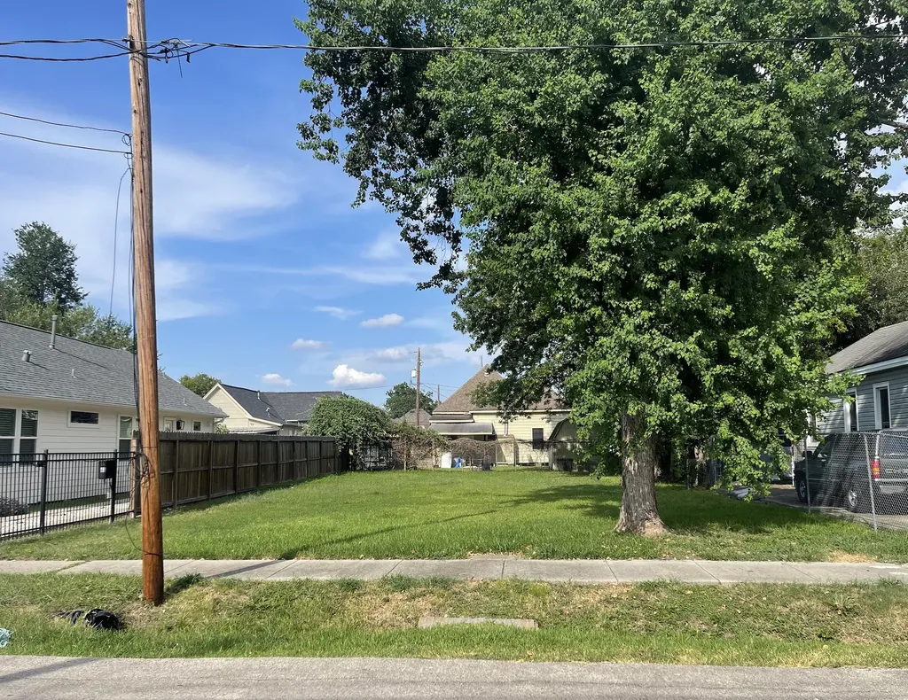 2114 Chestnut Street Houston TX 77009