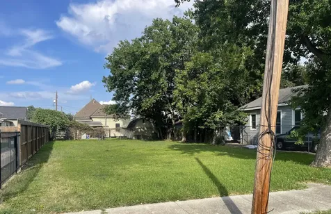 2114 Chestnut Street Houston TX 77009