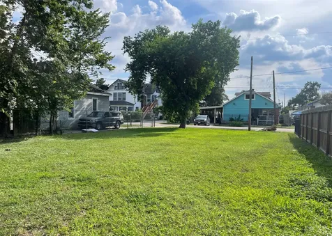 2114 Chestnut Street Houston TX 77009