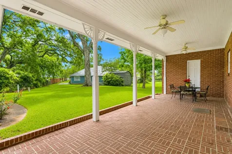 108 Fir Drive Lake Jackson TX 77566