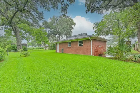 108 Fir Drive Lake Jackson TX 77566