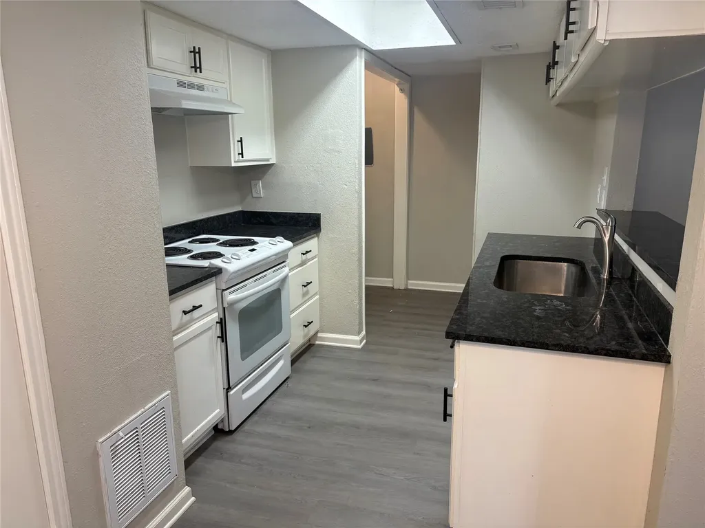 5650 Birchmont Drive B Houston TX 77091
