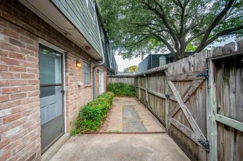 9015 Gaylord Street 57 Hedwig Village TX 77024