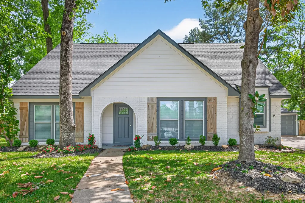 2127 Whispering Trails Circle Kingwood TX 77339