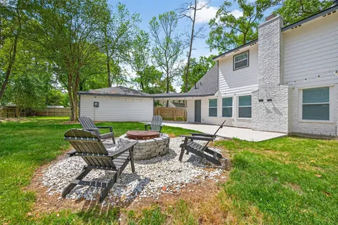 2127 Whispering Trails Circle Kingwood TX 77339