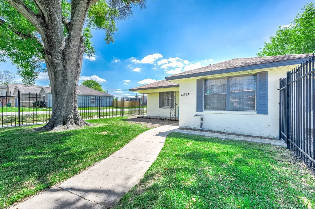 4356 Phlox Street Houston TX 77051