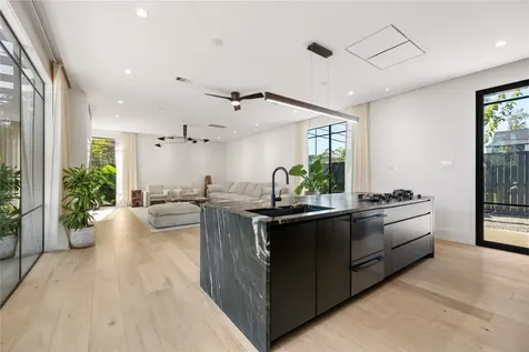 419 W 30th Street Houston TX 77018