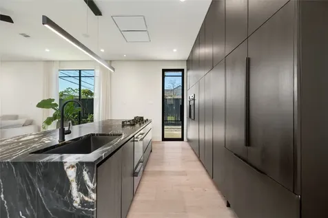 419 W 30th Street Houston TX 77018