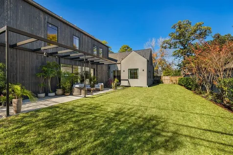 419 W 30th Street Houston TX 77018