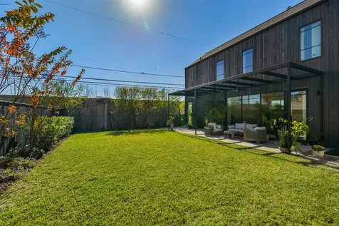 419 W 30th Street Houston TX 77018