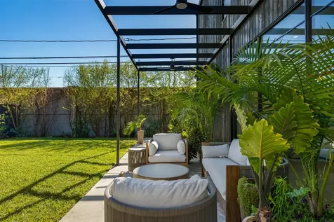 419 W 30th Street Houston TX 77018
