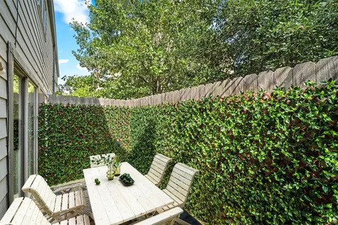 5000 Glenmont Drive Houston TX 77081