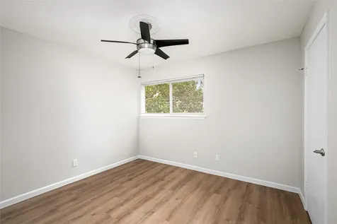 5000 Glenmont Drive Houston TX 77081