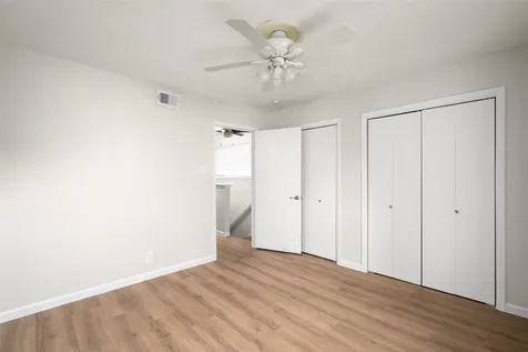 5000 Glenmont Drive Houston TX 77081