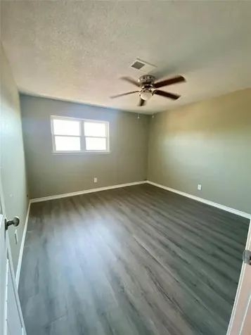 8922 Glacier Avenue Texas City TX 77591