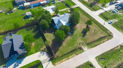 449 County Road 3566 Cleveland TX 77327