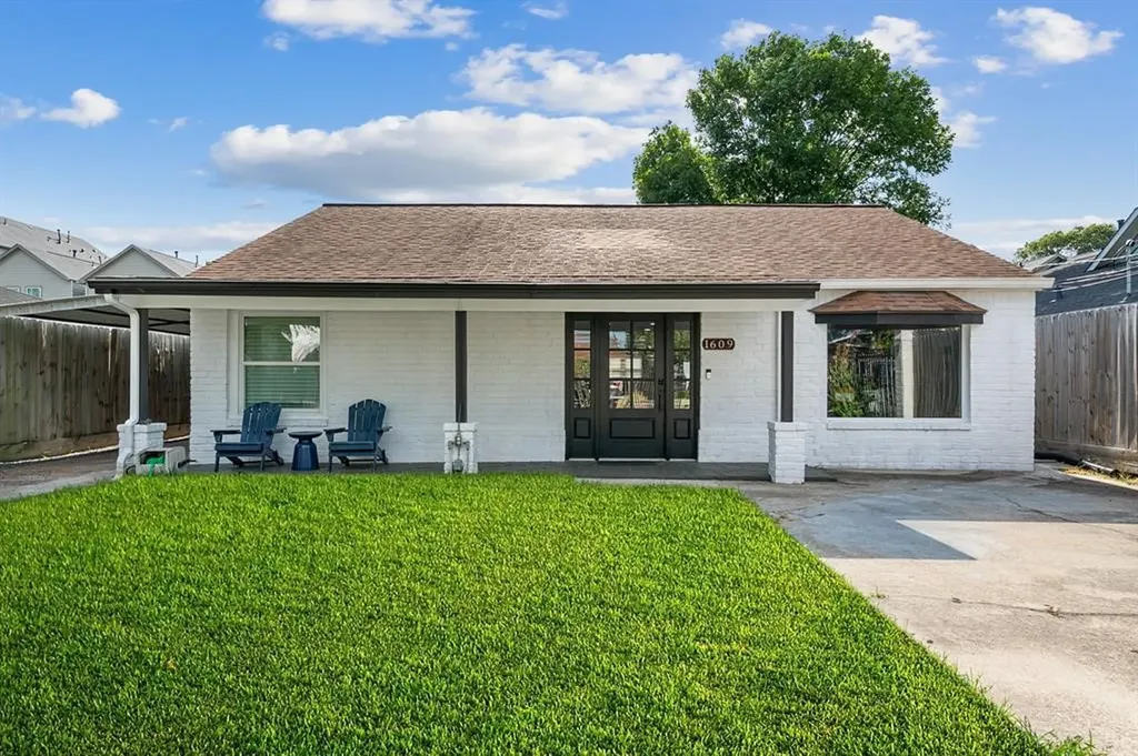 1609 Tabor Street Houston TX 77009