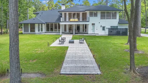 1 E Wedgewood Glen The Woodlands TX 77381