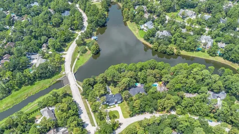 1 E Wedgewood Glen The Woodlands TX 77381
