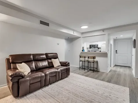 3525 Sage Road 812 Houston TX 77056