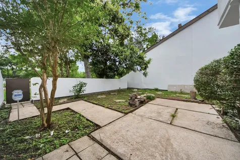 7655 S Braeswood Boulevard 10 Houston TX 77071