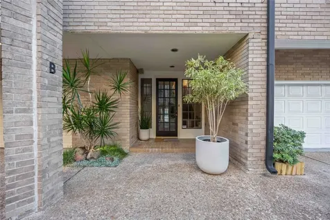 1425 Nantucket Drive B Houston TX 77057