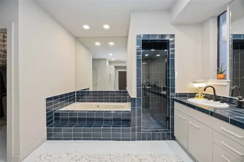 1425 Nantucket Drive B Houston TX 77057