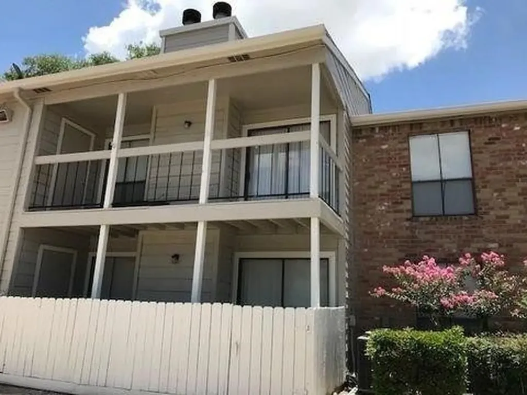 17331 Red Oak Drive 32 Houston TX 77090